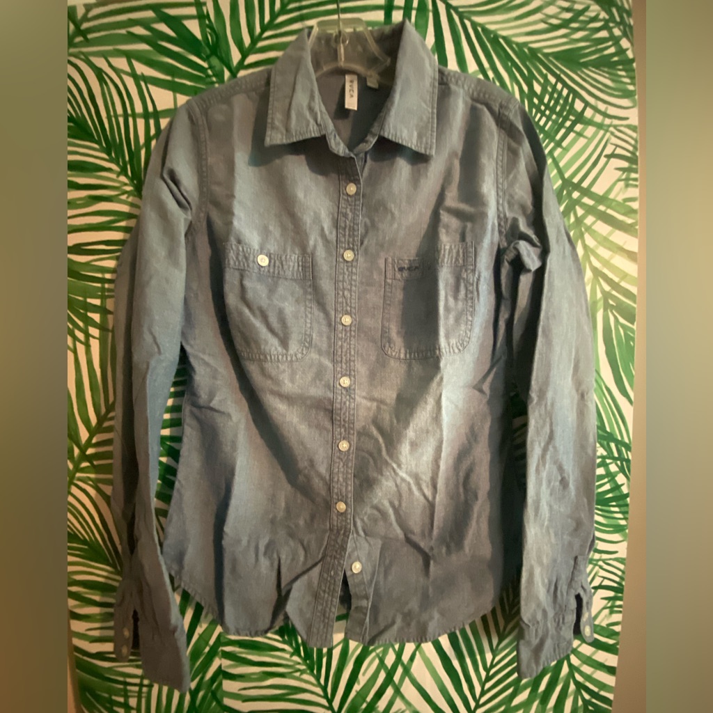 Rvca Chambray Button Down Size Medium